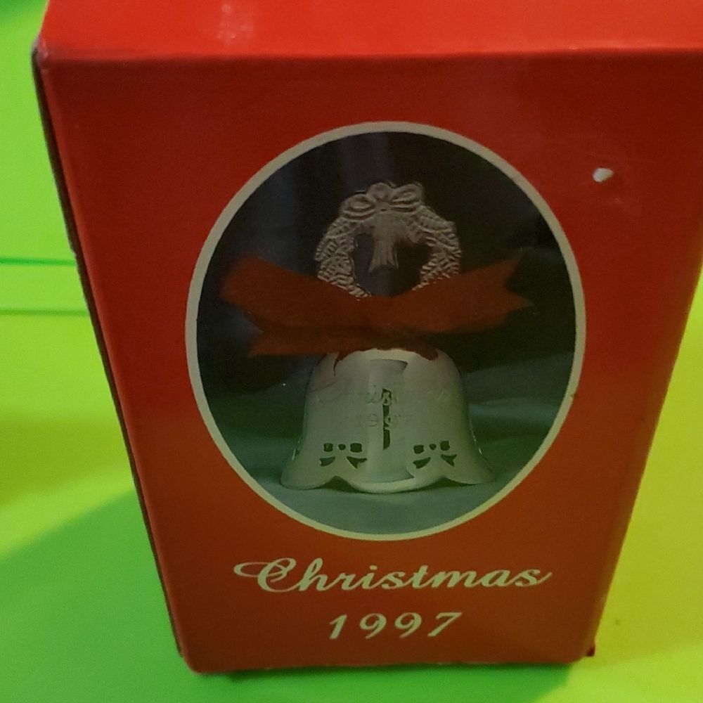 Silver International  Christmas Bell 31/2 "  1997 - Picture 4 of 5